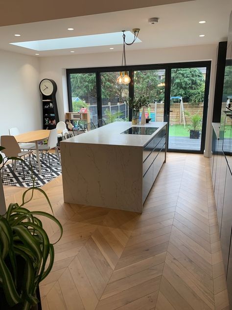 A bright kitchen extension to an Edwardian home — Love Renovate Victorian Kitchen Extension, Modern Kitchen Extensions, Edwardian Home, Kitchen Diner Extension, House Extension Plans, Open Plan Kitchen Dining Living, Open Plan Kitchen Diner, Bright Kitchen, Bungalow Renovation