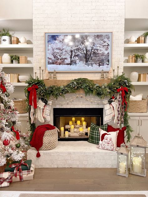 Christmas Fireplace Mantle Decorations, Simple Thanksgiving Table Decor, Farmhouse Fireplace Decor, Christmas Mantle Decor, Christmas Fireplace Decor, Christmas Decor Inspiration, Christmas Mantel Decorations, Christmas Mantle, Christmas Living Rooms