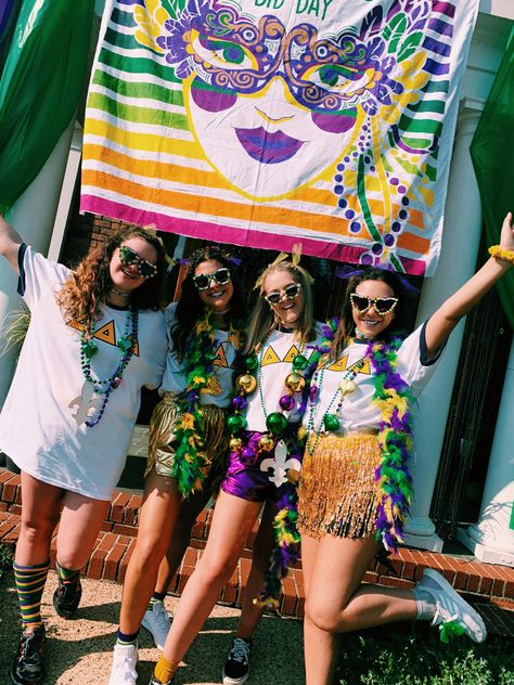 Mardi Gras Party Outfit College, Fat Tuesday Outfit, Tri Delta Bid Day, Mardi Gras Date, Bachelorette Outfit Themes, Mardi Gras Diy, Nola Bachelorette, Sorority Themes, Party Outfit College