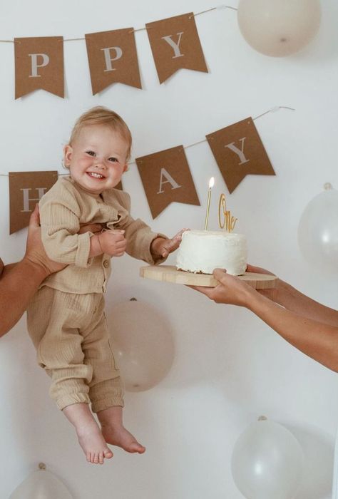 Smashed Cake Photoshoot, Birthday Baby Photoshoot Ideas, Cute Birthday Photoshoot, Cute Birthday Photoshoot Ideas, Photoshoot 1 Year, First Birthday Photoshoot Ideas, First Birthday Decorations Boy, First Birthday Photoshoot, Birthday Photoshoot Ideas