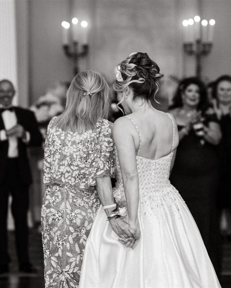 cheers to the ever-so-special mother-daughter dances 💕 Mother Daughter Bride Photos, Wedding Photo Mother Daughter, Mother Daughter Wedding Poses, Bride And Groom With Daughter, Bride And Mum Photos, Mother And Daughter Wedding Photos, Mother Of Bride Photo Ideas, Mum And Daughter Wedding Photos, Wedding Mother Daughter Pictures