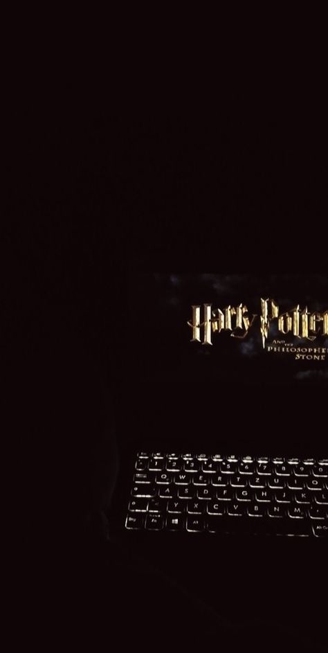 Harry Potter Movie. Useful for your Instagram fake accs Story :) Fake Movie Night Snaps, Fake Spotify Snap, Fake Stories For Instagram, Fake Night Story Instagram, Fake Pictures For Instagram Story Night, Netflix Ig Stories, Fake Ig Story Night Home, Fake Insta Story Night Out, Fake Ig Story Night Out