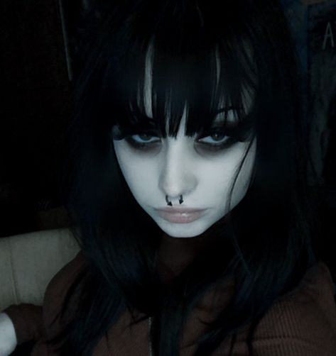 Black Septum Piercing Aesthetic, Goth Septum Piercing, Septum Piercing Black, Bangs Goth, Septum Aesthetic, Piercings Goth, Black Septum, Goth Piercings, Black Hair Bangs