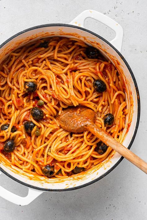 One Pot Spaghetti, Plant Based Meal Planning, Pasta Puttanesca, Vegan Parmesan Cheese, Simply Quinoa, Meatless Dinner, Vegan Parmesan, Vegan Meal Plans, One Pot Pasta