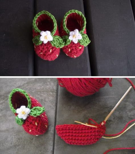 Crochet Strawberry Applique Pattern Free, Quick Crochet Gifts, Crochet Baby Ideas, Crochet Baby Projects, Baby Booties Free Pattern, Crochet Baby Booties Pattern, Strawberry Baby, Crochet Strawberry, Baby Booties Pattern