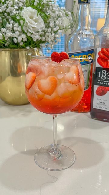 The Spritz Effect on Instagram: "Make this Strawberry Spritz for your Valentine this year! 🍓🥂 RECIPE: • slice strawberries and use and small heart shaped cookie cutter to make mini strawberry hearts • place these into your glass and fill with ice to keep in place • add 2 oz Aperol • 1 oz strawberry syrup • 4 oz Prosecco • Top with soda (preferably strawberry soda like this one from @drinkspindrift!) Mix before enjoying — Cheers! #thespritzeffect #strawberryspritz #aperolspritz" Valentines Aperol Spritz, Ice Heart, Strawberry Hearts, Heart Place, Strawberry Syrup, Strawberry Lemonade, Aperol Spritz, Small Heart, Heart Shapes