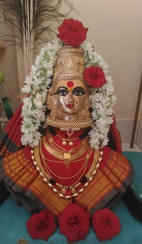 Kalash Decoration, Mandir Decoration, Home Flower Decor, Ganapati Decoration, Diwali Decorations At Home, Hindu Rituals, Temple Decor, Ganpati Decoration Design, Shakti Goddess