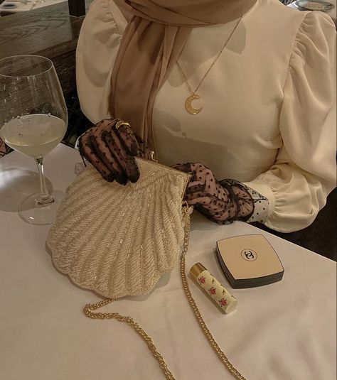 Classy Modest Aesthetic, Old Money Modest Aesthetic, Elegant Vibes Aesthetic, Hijabi Old Money Aesthetic, Old Money Style Women Hijab, Old Money Aesthetic Outfit Hijab, Old Money Hijabi Aesthetic, Old Money Aesthetic Hijab, Rich Hijabi Aesthetic