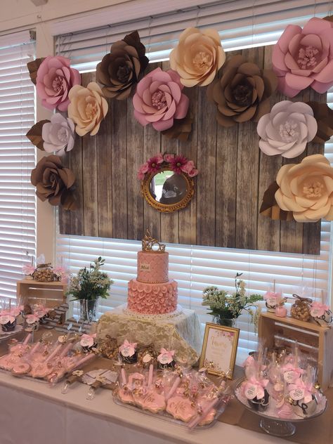 Baby Girl Baby Shower Cowgirl Baby Shower Theme, Diy Baby Shower Centerpieces, Baby Shower Food For Girl, Cowgirl Baby Showers, Girl Shower Themes, Baby Shower Desserts, Cowgirl Birthday, Shower Centerpieces