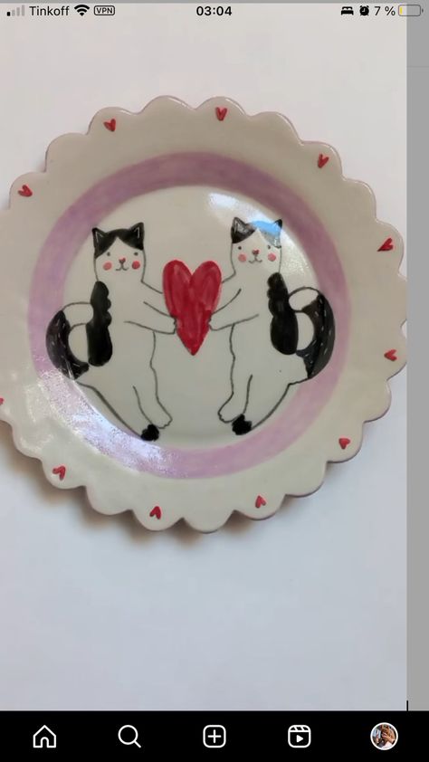 Ideas Ceramica, Cat Plate, Ceramic Cafe, Diy Pottery Painting, Paint Your Own Pottery, Pottery Painting Designs, Painted Pottery, Clay Crafts Air Dry, Hee Hee