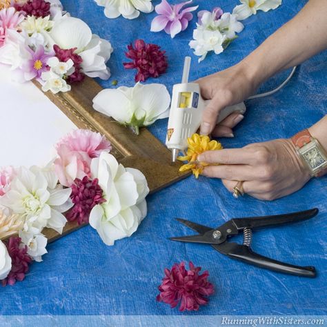 Give A Mirror A Floral Facelift - Running With Sisters Mirror Flowers Diy, Diy Flower Mirror Frame, Flower Mirror Diy, Diy Floral Mirror, Flower Mirror Frame, Floral Mirror Frame, Beauty Shop Decor, Decorated Mirror, Mirror With Flowers