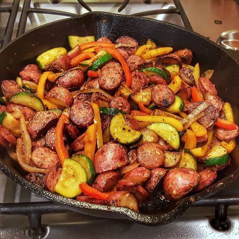 Portuguese Sausage Recipes, Firestation Meals, Portuguese Sausage Recipe Dinners, Cooking Sausage, Sausage And Vegetables, Sausage And Veggies, Smoked Sausage Recipes, Sausage Dinner, Kielbasa Recipes