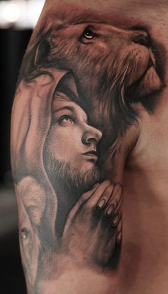 Daniel in the lion's den Daniel In Lions Den, Archangel Gabriel Tattoo, Lions Den Tattoo, Gabriel Tattoo, Prophet Daniel, Daniel Tattoo, Tats Ideas, Daniel In The Lion's Den, Biblical Tattoos