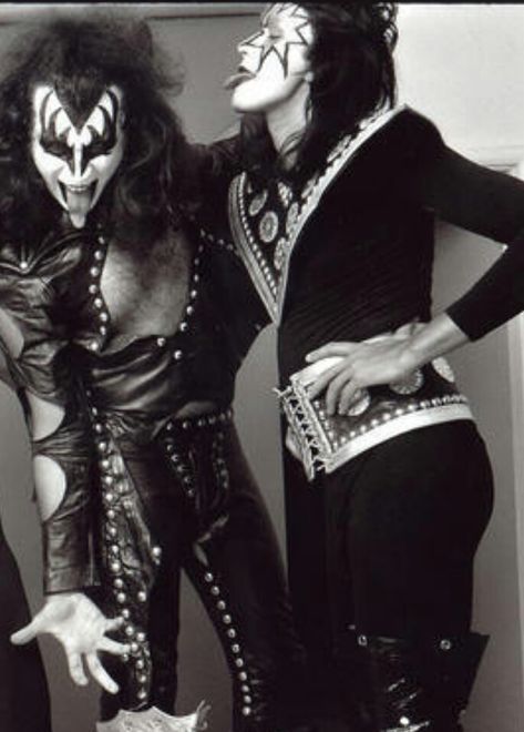 Ace & Gene Gene Kiss, Paul Kiss, Kiss Artwork, Gene Simmons Kiss, Kiss Costume, 80s Rocker, Kiss Outfits, Eric Carr, Peter Criss