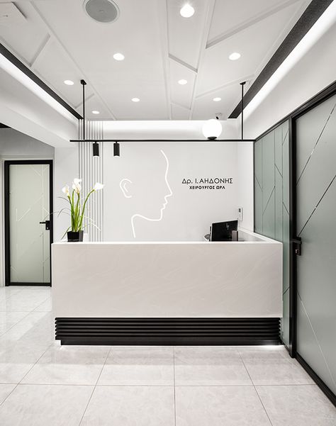 Small Dental Clinic Interior Design, Airbnb Studio, Dentist Office Design Interiors, Dental Design Interior, Medical Clinic Design, Apartment Behance, Doctor Office Design, Dentist Office Design, Waiting Room Design