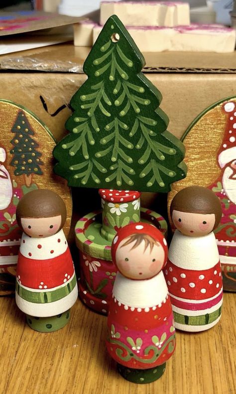 Peg Doll Ornaments, Peg Doll Christmas Ornaments, Fairy Peg Doll, Peg Doll Faces, Wooden Peg Doll Ideas, How To Paint Peg Dolls, Peg People Ideas, Peg Dolls Ideas, Peg Dolls Christmas