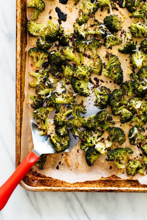 Balsamic Glazed Broccoli, Parmesan Roasted Broccoli, Balsamic Drizzle, Broccoli Side Dish, Roasted Broccoli Recipe, Cookie And Kate, Easy Broccoli, Broccoli Recipe, Side Dish Recipes Easy