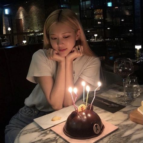 Rosé Birthday Cake, Rosé Core, Happy Birthday Icons, Happy Birthday Rose, 귀여운 음식 그림, Birthday Icon, Rosé Birthday, Birthday Roses, Rose Cake