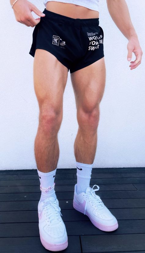 Mens Legs Reference, Gym Outfits Aesthetic Men, Men Body Types Fitness, Man Legs Reference, Leg Workouts At Home, Killer Leg Workouts, Gay Outfits, Look 80s, Leg Workout At Home