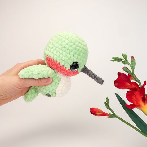 Worm On A String Crochet Pattern, Crochet Hummingbird Pattern Free, Hummingbird Crochet, Hummingbird Pattern, Gray Crochet, Free Amigurumi Crochet Patterns, Single Crochet Decrease, Crochet Unique, Easy Crochet Animals