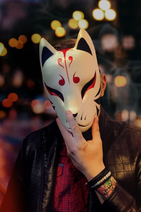 Japanese Cat Mask, Fox In Japanese, Dazai Cosplay, Movie Cosplay, Kitsune Mask, Famous Characters, Kitsune Fox, Handmade Mask, Japanese Mask