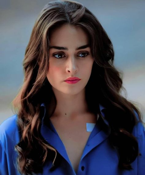 Esra Bilgic Wallpaper, Ersa Bilgic, Ertugrul Halima, Pics Of Cute Couples, Ronaldo Skills, Samantha Pics, Ertugrul Ghazi, Turkish Actress, Beauty Smile