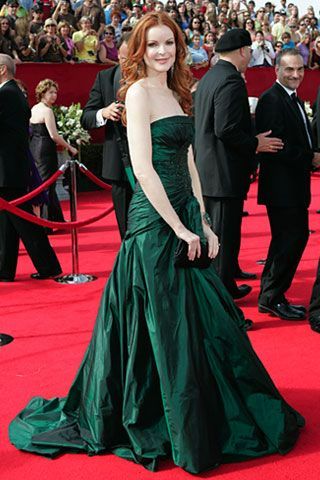 redhead green dress - Google Search Green Dress Red Carpet, Red Hair Green Dress, Dress Green Emerald, Dress Red Carpet, Marcia Cross, Emerald Green Dresses, Beautiful Blue Eyes, Green Gown, Desperate Housewives