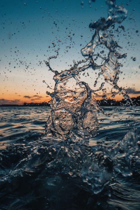 Water Splash on Body of Water during Sunset · Free Stock Photo Sunset Backdrop, Halloween Wallpaper Iphone Backgrounds, Water Images, Water Movement, Splash Photography, Water Aesthetic, Water Background, Water Pictures, Underwater Photographer