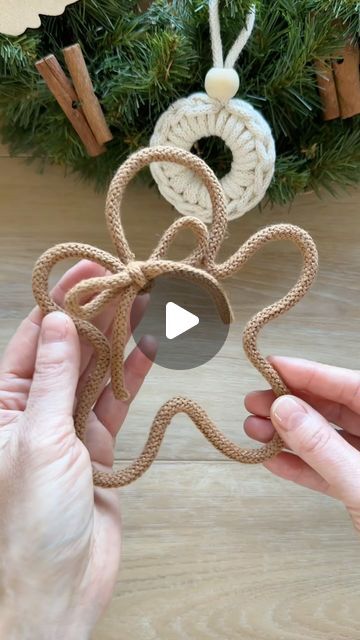 Knitted Wire Christmas Decorations, Diy Gingerbread Man, Crochet Cords, Christmas Decoration Diy, Diy Gingerbread, Wire Knitting, Gingerbread Diy, Wire Ornaments, Knitted Wire