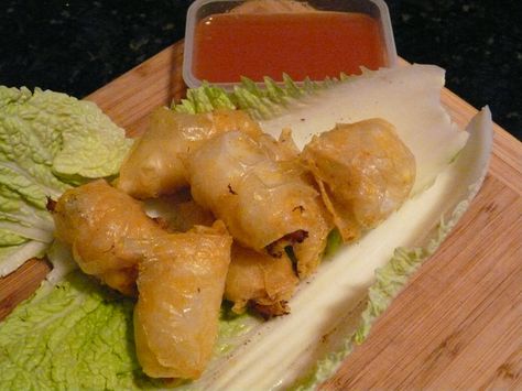 Whenever I went out for Chinese food, crab rangoons were my favorite treat. I'm not going to lie, I've been missing this particular appetizer a lot. But, when I found rice paper in my pantry,  it o... Gluten Free Crab Rangoon, Crab Rice, Rice Paper Recipes, Crab Rangoons, Friends And Food, Rangoon Recipe, Gf Dinner, Gluten Free Fish, Free Friday