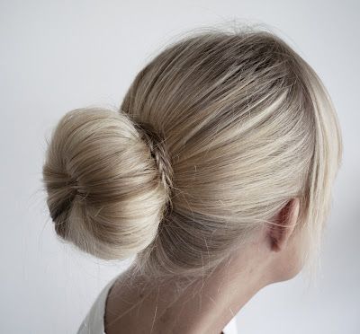 DIY Perfect Bun with fishtail braid Hair Dye Balayage, Hair Color Cherry Coke, Doughnut Bun, Donut Bun Hairstyles, Blonde Bun, Hair In A Bun, Donut Bun, Perfect Bun, Bridesmaids Hair