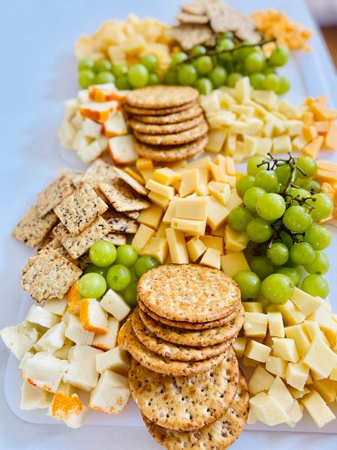 Grapes Cheese And Crackers, Crackers Platter Ideas, Cheese Cracker Grape Platter, Simple Cheese And Cracker Board, Cheese And Grape Charcuterie Board, Cheese And Grape Platter, Cheese And Crackers Board, Cheese And Crackers Display, Cheese And Cracker Platter