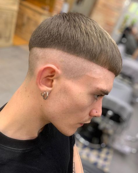 Barber Instagram, Crop Hair, Woman Shaving, Mens Hair Trends, Bald Fade, Bowl Cut, Comb Over, Crew Cuts, Favorite Hairstyles