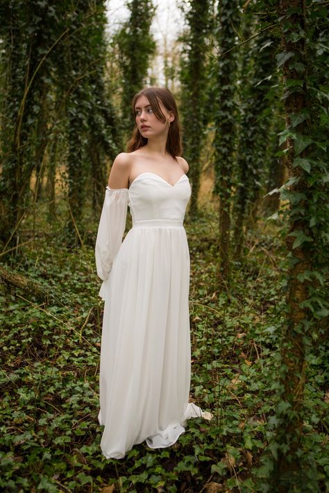 White dress in a forest full of veins Simple White Flowy Dress, White Flowy Dresses, Forest Quince, Flowy Clothes, Flowy White Dress, Long Flowy Dress, White Flowy Dress, Flowy Dress Long, Snow Dress