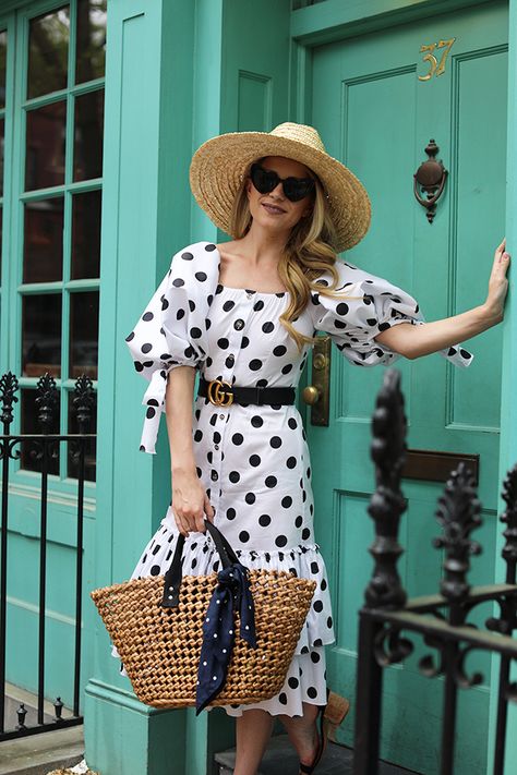 Polka dot dress // How to wear polka dots for spring, Caroline Constas dress, heart shaped sunglsses, and a straw hat Dots Outfit, Love Couture, Polka Dots Outfit, Dot Print Dress, Polka Dots Fashion, Puff Sleeve Dresses, Puffed Sleeves Dress, Lovely Dresses, Mode Vintage