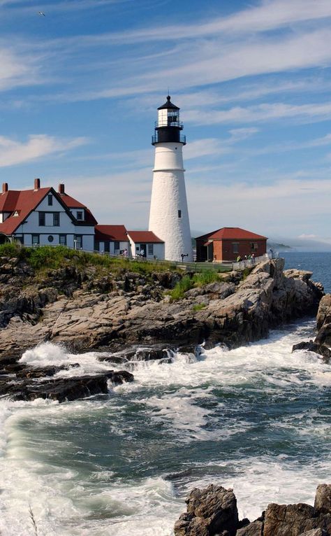 Portland Head Lighthouse (1791), Cape Elizabeth, Maine - The oldest lighthouse in the state of Maine. Construction began in 1787 at the directive of George Washington. Today the light station is automated & the tower, beacon and foghorn are maintained by the United States Coast Guard. Portland Head Lighthouse, Lighthouse Storm, Lighthouses Photography, Portland Head Light, Maine Lighthouses, Cape Elizabeth, Lighthouse Painting, Lighthouse Pictures, Fort Myers Beach