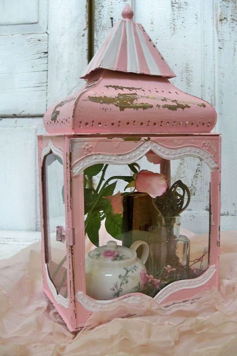 Pink shabby chic display case. http://www.anitasperodesign.com/ Pink Lantern, Bo Ho, Shabby Chick, Estilo Shabby Chic, Pink Cottage, Shabby Chic Bedrooms, Shabby Chic Vintage, Vintage Things, Bird Cages