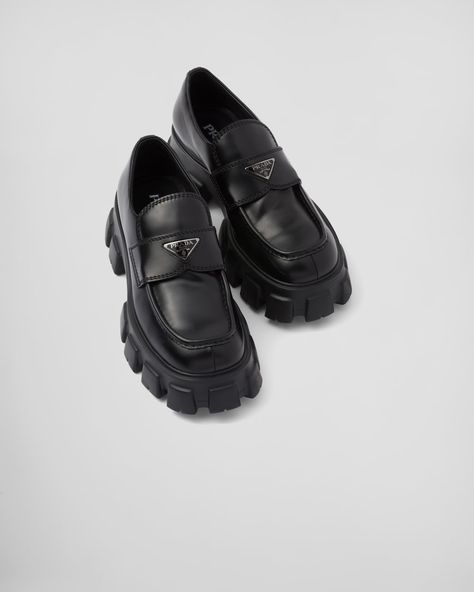 Manifestation 2023, Prada Monolith, Black Loafers Men, Prada Runway, Leather Apron, Prada Men, Mens Fashion Streetwear, Fashion Aesthetics, Sneakers Mode