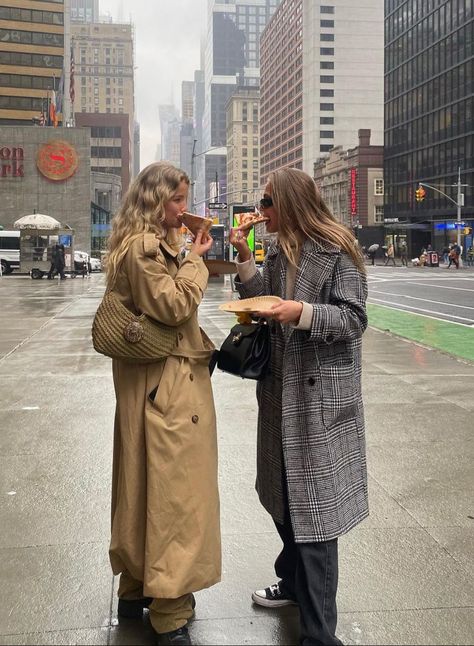 Josefine Vogt, Nyc March, York Outfits, Nyc Pics, Downtown Girl Aesthetic, Aesthetic Post, Photo New York, New York Vibes, Nyc Lifestyle