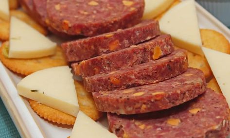 How to Make Venison Bologna Sweet Lebanon Bologna Recipe, Trail Bologna Recipe, Deer Bologna Recipe, Bologna Recipes, How To Cook Venison, Deer Recipes, Wild Game Recipes, Clam Recipes, Venison Recipes