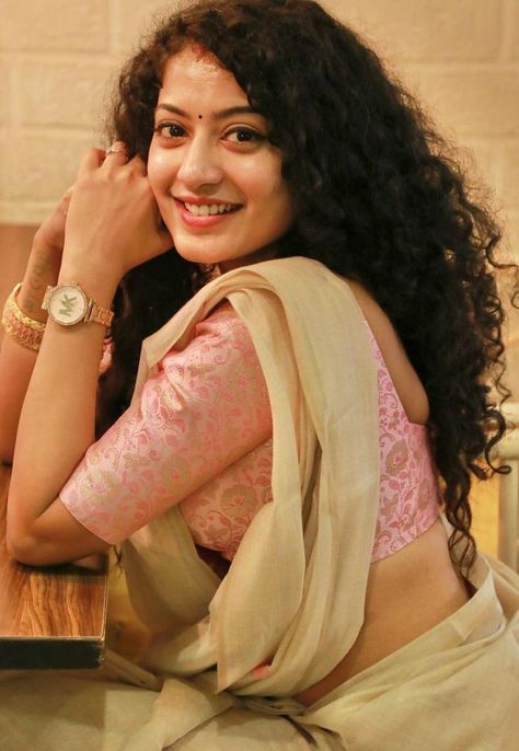 Anjali Nair, Curly Hair Beauty, Indian Goddess, Face Images, Curvy Women Jeans, Bollywood Girls, Stylish Clothes For Women, Beautiful Smile Women, Beautiful Smile