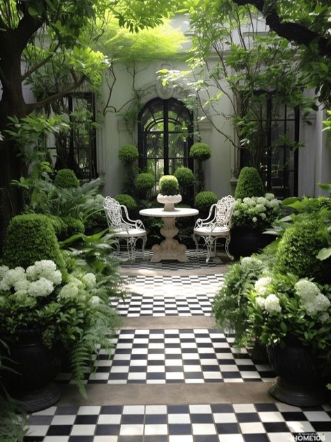 Art Deco Courtyard, French Landscaping Ideas, Castle Courtyard Garden, European Terrace Garden, French Home Landscaping, Modern French Backyard, Secret Garden Courtyard, French Country Landscape Design, French Garden Backyard