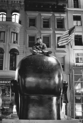 2001 NYC Botero Sculpture, Elliot Erwitt, City Streets Photography, Elliott Erwitt, Henri Cartier Bresson, Fernandina Beach, Study Photography, Documentary Photographers, California Photography