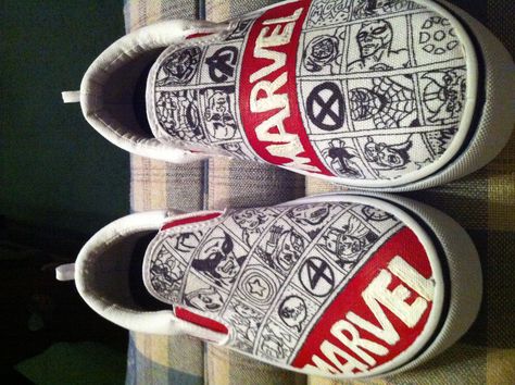 Marvel comic shoes Marvel Shoes Painted, Marvel Sneakers, Marvel Merch, Vans Shoes Fashion, Marvel Shoes, Marvel Accessories, Marvel Fashion, Custom Vans Shoes, Comic Marvel