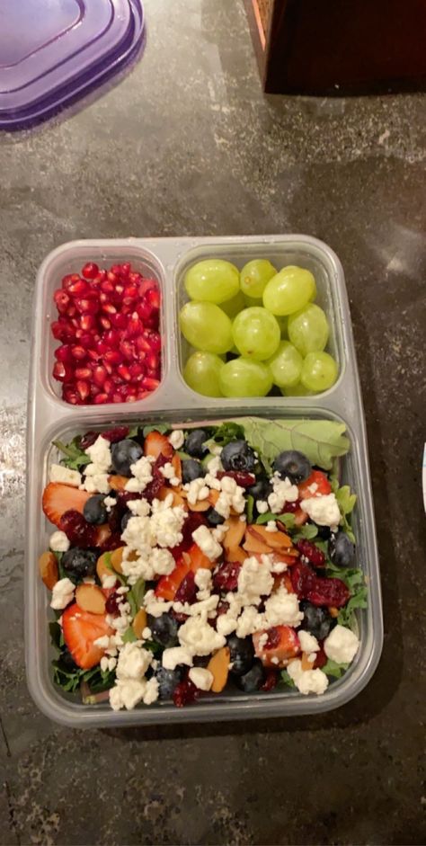 Healthy Lunches And Snacks, Low Cal Lunch Box Ideas, Healthy Lunches To Pack, Easy Healthy Lunches For School, Salad School Lunch, Warm Lunch Ideas For Work, Lunch Ideas High School, Healthy Packed Lunch Aesthetic, Nurse Lunch Ideas