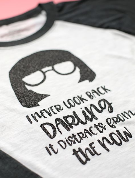 DIY Edna Mode Disney shirt Incredibles Disney Shirts, Disneyland Tshirt Ideas, Diy Disneyland Shirts, Disneyland Shirt Ideas, Cricut Disney Shirt Ideas, Edna Incredibles, Disney Shirt Ideas, Disney Cricut, Funny Disney Shirts