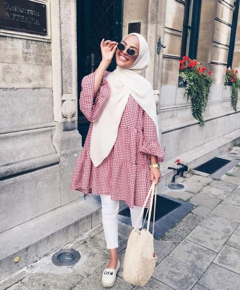 25 Best Hijab Styles for Short Height Girls to Look Tall Short Height, Estilo Hijab, Stile Hijab, Street Hijab Fashion, Modern Hijab Fashion, Hijab Style Casual, Hijabi Style, Hijab Styles, Muslim Fashion Hijab