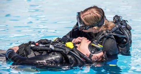 Interested in scuba but confused about the seemingly endless programs? Here's an in-depth overview of every recreational scuba diving course. Scuba Diving Certification, Scuba Diving Courses, Rescue Diver, Women's Diving, Water Rescue, Diving Course, Best Scuba Diving, Diving Center, Marine Conservation