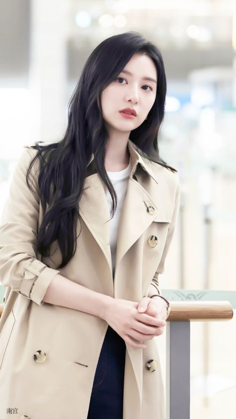 Smart Casual Women Outfits, Classy Business Outfits, Smart Casual Women, New York Outfits, Effortless Outfit, Office Outfits Women, Kim Ji Won, Fashion Design Dress, Korean Actresses