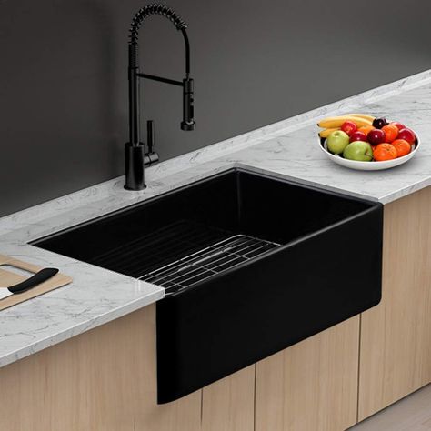 Best Black Farmhouse Sinks! We love black apron-front sinks and all sorts of farmhouse sinks in your kitchen. Cast Iron Farmhouse Sink, Black Farmhouse Sink, Best Farmhouse Sinks, Farmhouse Chic Kitchen, Stainless Steel Farmhouse Sink, White Farmhouse Sink, Modern Kitchen Sinks, Farmhouse Sinks, Fireclay Farmhouse Sink